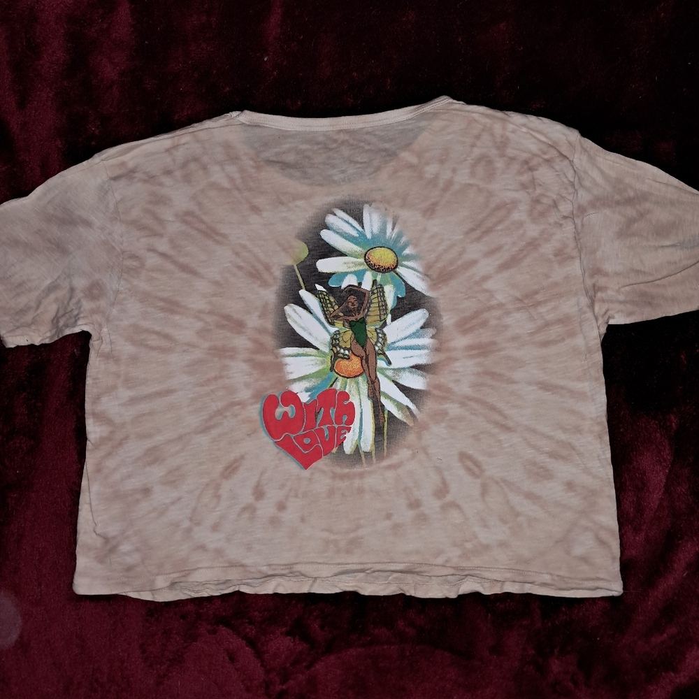 Boys Lie Beige Tie-Dye Daisy Crop Top with Red Heart Graphic